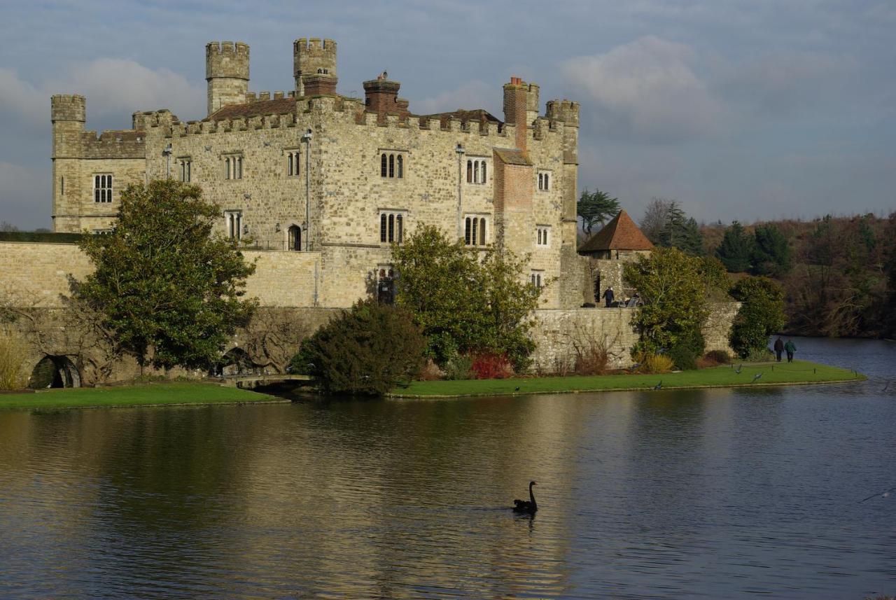 Leeds Castle Maiden'S Tower Bed & Breakfast Maidstone Bagian luar foto