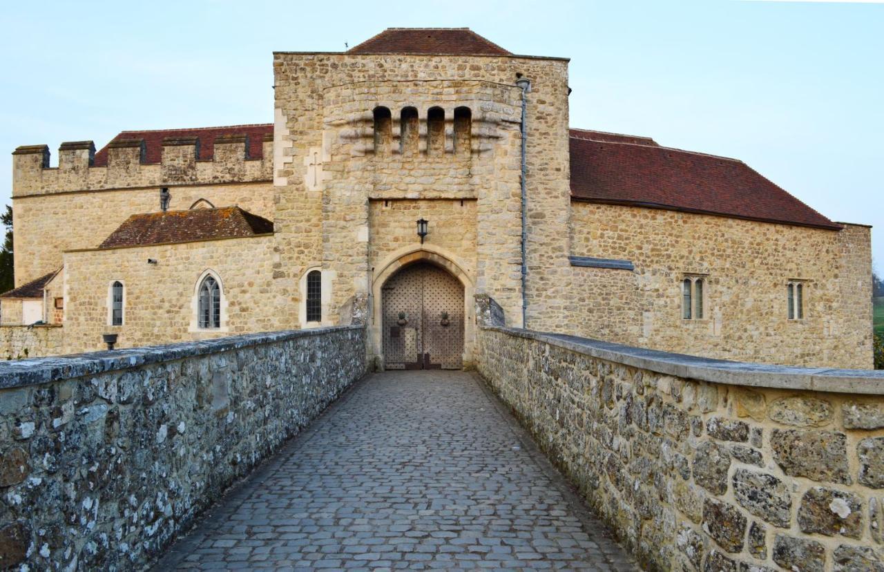 Leeds Castle Maiden'S Tower Bed & Breakfast Maidstone Bagian luar foto