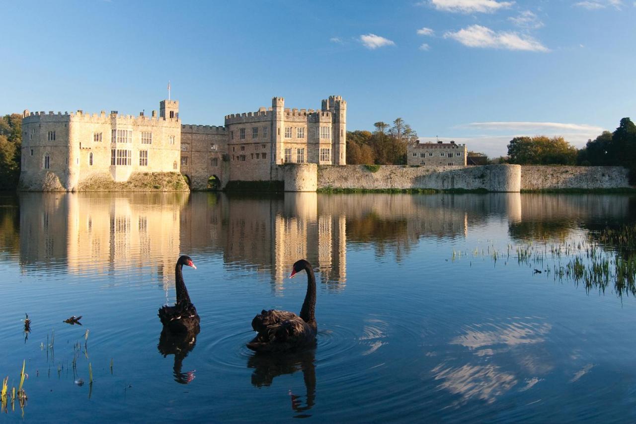 Leeds Castle Maiden'S Tower Bed & Breakfast Maidstone Bagian luar foto